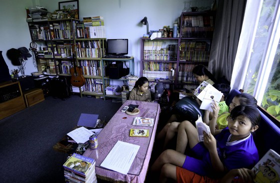 Young man converts double-story house into free library for local pupils ảnh 2 Young man converts double-story house into free library for local pupils ảnh 2