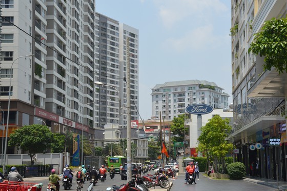 Rising high-rise apartments put infrastructure under pressure in HCMC ảnh 1 Rising high-rise apartments put infrastructure under pressure in HCMC ảnh 1