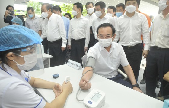 HCMC’s largest-ever Covid-19 vaccination drive starts with 500 employees ảnh 1 HCMC’s largest-ever Covid-19 vaccination drive starts with 500 employees ảnh 1