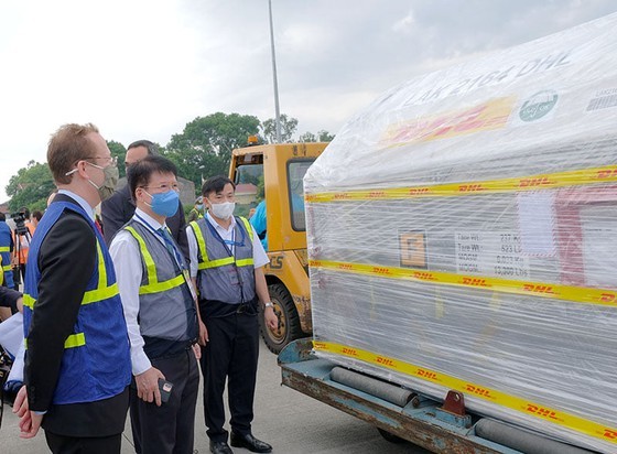First doses of Pfizer Covid-19 vaccines arrive in Vietnam ảnh 1 First doses of Pfizer Covid-19 vaccines arrive in Vietnam ảnh 1