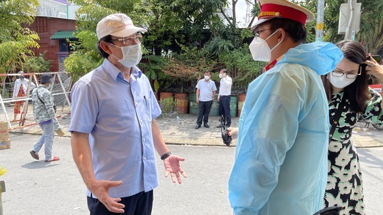 HCMC Party Chief pays unscheduled visits to check Covid-19 preventative task ảnh 1 HCMC Party Chief pays unscheduled visits to check Covid-19 preventative task ảnh 1