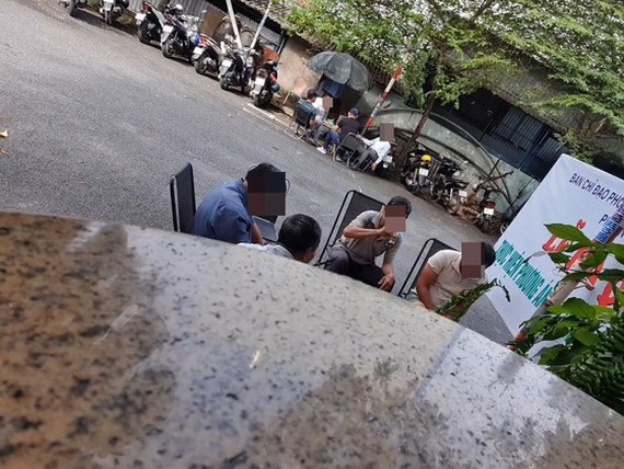 Eateries start offering dine-in service despite ban ảnh 1 Eateries start offering dine-in service despite ban ảnh 1