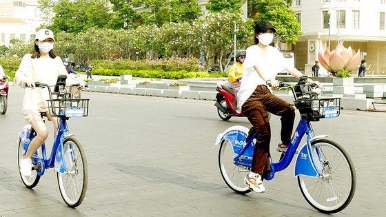 Rhythm of life in HCMC returns to normal ảnh 1