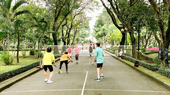 Rhythm of life in HCMC returns to normal ảnh 2