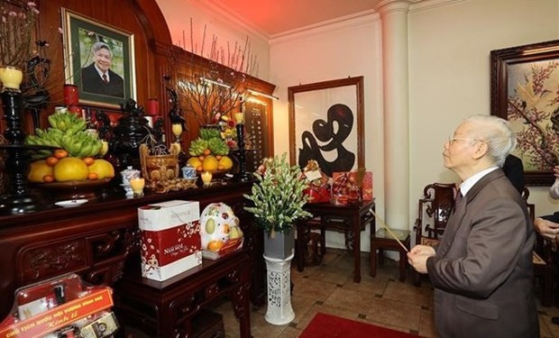 Party chief pays tribute to late leaders ảnh 1 Party chief pays tribute to late leaders ảnh 1