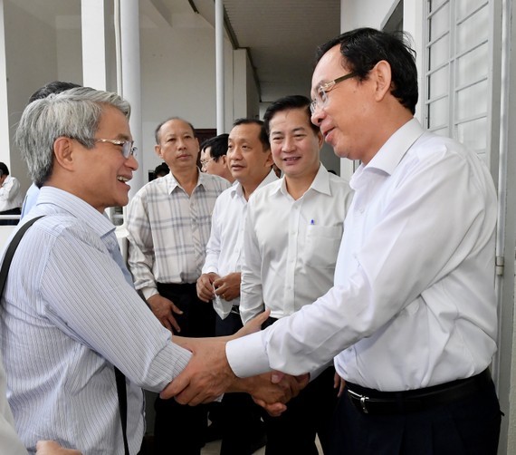 Leader of HCMC health sector proposes piloting exam for hospital managers ảnh 2 Leader of HCMC health sector proposes piloting exam for hospital managers ảnh 2