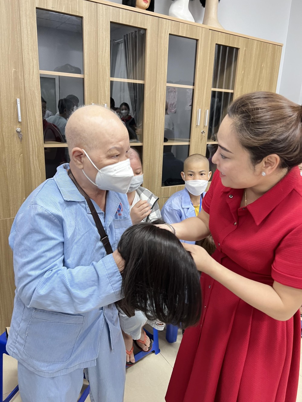 Hospital calls on donating hair to cancer women ảnh 1 Hospital calls on donating hair to cancer women ảnh 1