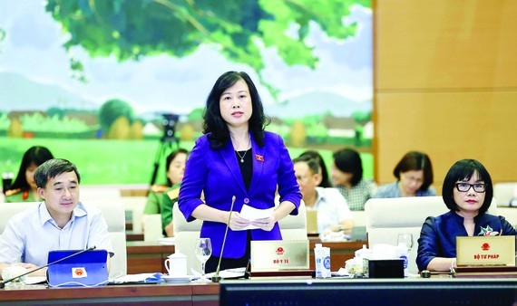 Different opinions about regulation banning hospitals from attracting patients ảnh 1 Different opinions about regulation banning hospitals from attracting patients ảnh 1