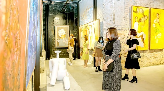 International collectors buy Vietnamese paintings worth millions of US dollar ảnh 2 International collectors buy Vietnamese paintings worth millions of US dollar ảnh 2
