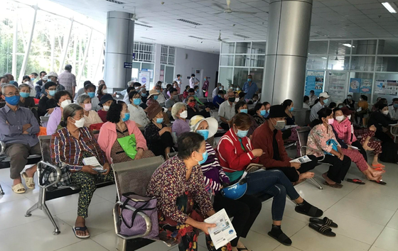 Patients wait for their turn to see doctors at Cho Ray Hospital Patients wait for their turn to see doctors at Cho Ray Hospital