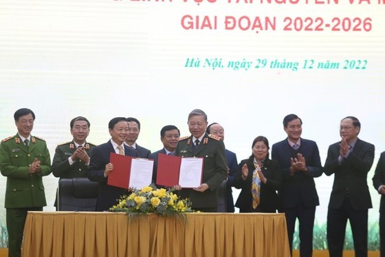 Representatives of the two ministries sign agreement on connection of the national database on land with the national database on population