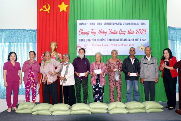 Rice aid delivered to the needy ahead of Tet in Soc Trang