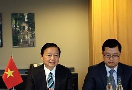 Deputy Prime Minister Tran Hong Ha (center) (Photo: VNA)