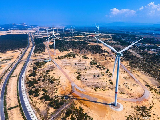 A wind power plant in Binh Dinh contributes importantly to reducing impacts of climate change. (Photo: SGGP) A wind power plant in Binh Dinh contributes importantly to reducing impacts of climate change. (Photo: SGGP)