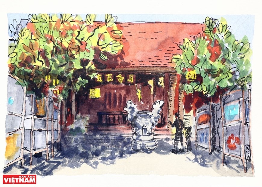 Hang Bac Temple is an oasis of calm amongst backpacker shops and French style colonial cafes. (Photo: VNP/VNA)