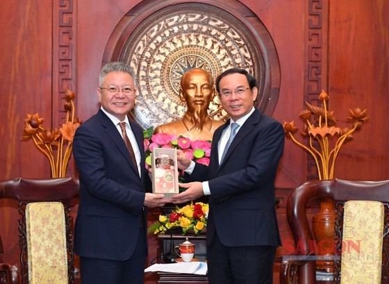 Hainan Secretary proposes cooperation between Hainan Province and HCMC