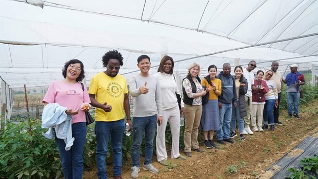 The Mozambican delegation visits an eco-tourism cooperative (Photo: SOCODEVI) The Mozambican delegation visits an eco-tourism cooperative (Photo: SOCODEVI)