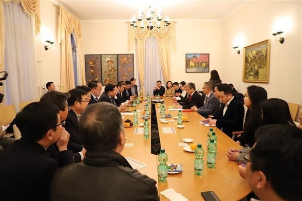 At a working session with Vietnam-Germany Innovation Network. (Photo: VNA) At a working session with Vietnam-Germany Innovation Network. (Photo: VNA)