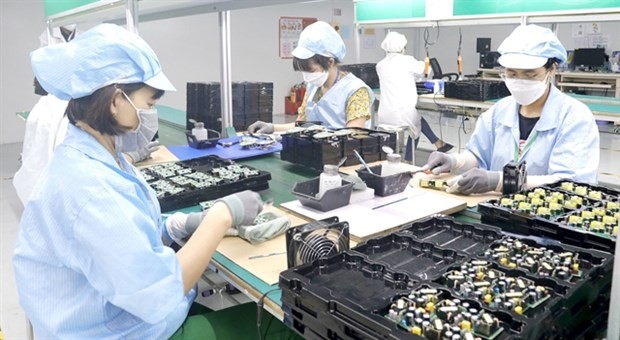 Workers assemble electronic parts at a FDI company in Bac Giang province. Experts are concerned that the enactment of GMTR would neutralise the tax incentives offered by developing countries. (Photo: VNA) Workers assemble electronic parts at a FDI company in Bac Giang province. Experts are concerned that the enactment of GMTR would neutralise the tax incentives offered by developing countries. (Photo: VNA)