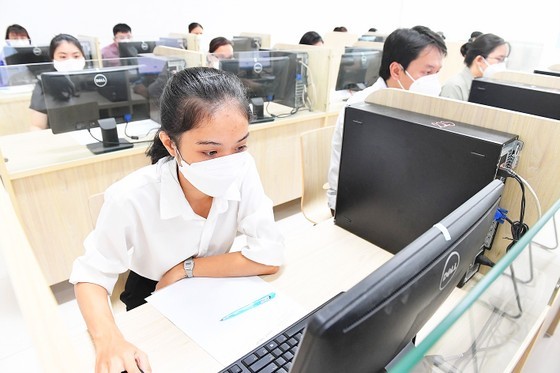 Candidates participating in a classical entry examination to become civil servants and public employees in Ho Chi Minh City Candidates participating in a classical entry examination to become civil servants and public employees in Ho Chi Minh City