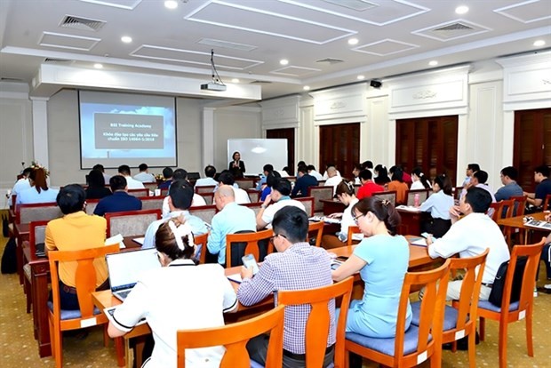 The State Securities Commission in collaboration with the International Finance Corporation (IFC) organised a training programme on “Gas Inventory and Reporting” for listed companies in Hanoi and HCM City. (Photo courtesy of HoSE) The State Securities Commission in collaboration with the International Finance Corporation (IFC) organised a training programme on “Gas Inventory and Reporting” for listed companies in Hanoi and HCM City. (Photo courtesy of HoSE)
