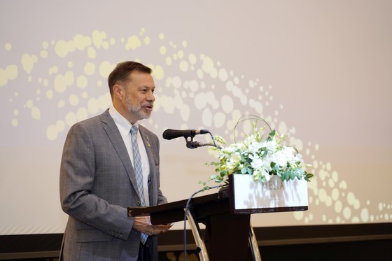Australian Ambassador to Vietnam Andrew Goledzinowski speaks at the event