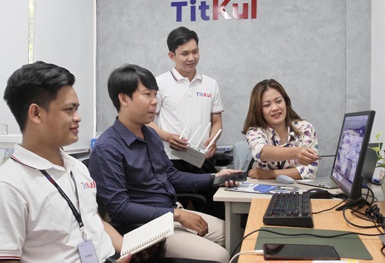 Founders of start-up company TitKul