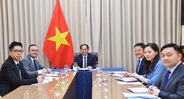 Vietnamese Minister of Foreign Affairs Bui Thanh Son (center) at the talks. (Photo: VNA) Vietnamese Minister of Foreign Affairs Bui Thanh Son (center) at the talks. (Photo: VNA)