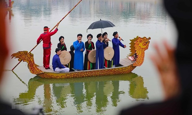 A performance of Quan ho (love duet) singing, one of Vietnam's UNESCO intangible cultural heritage of humanity (Photo: VNA) A performance of Quan ho (love duet) singing, one of Vietnam's UNESCO intangible cultural heritage of humanity (Photo: VNA)