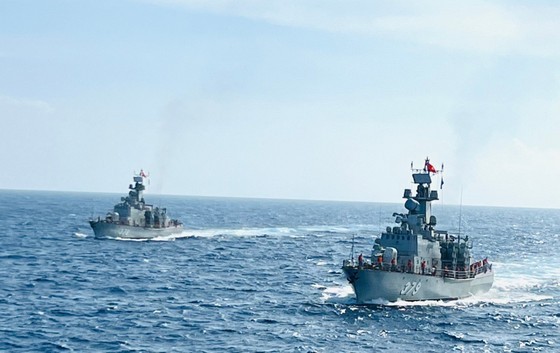 Two fast attack ships nicknamed Lightning, patrol and protect the peaceful waters of the Spratly Islands of the Fatherland. Ship of class 12418 Molniya, with 16 missiles, is built by Ba Son Corporation under the Vietnam Defence Industry. Two fast attack ships nicknamed Lightning, patrol and protect the peaceful waters of the Spratly Islands of the Fatherland. Ship of class 12418 Molniya, with 16 missiles, is built by Ba Son Corporation under the Vietnam Defence Industry.