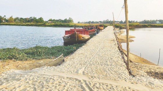 A dam to prevent saltwater in Quang Nam (Photo: SGGP)