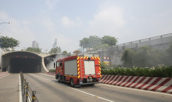 A firefighting truck arrives at the scene (Photo: SGGP)