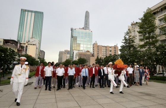 City leaders, athletes and coaches offer flowers at the monument of President Ho Chi Minh