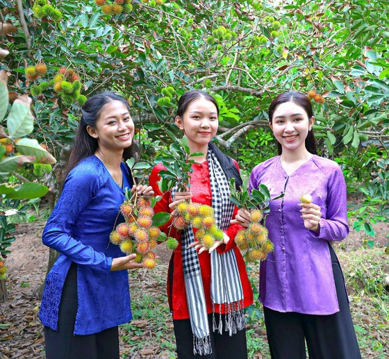 Tourists in Ba Ba shirt take souvenir photos at the Con Son tourist site in Can Tho City Tourists in Ba Ba shirt take souvenir photos at the Con Son tourist site in Can Tho City
