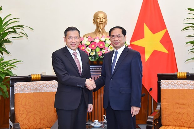 Vietnamese Minister of Foreign Affairs Bui Thanh Son (R) receives Deputy Permanent Secretary for Foreign Affairs of Thailand Sarun Charoensuwan. (Photo: Vietnamese Ministry of Foreign Affairs) Vietnamese Minister of Foreign Affairs Bui Thanh Son (R) receives Deputy Permanent Secretary for Foreign Affairs of Thailand Sarun Charoensuwan. (Photo: Vietnamese Ministry of Foreign Affairs)