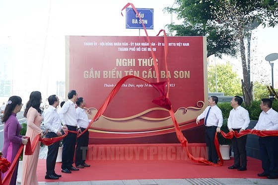 Authorities in HCMC name new bridge Ba Son