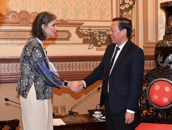 Chairman of the People&apos;s Committee of Ho Chi Minh City Phan Van Mai receives Chief Resident Representative of the United Nations Development Program in Vietnam Ramla Khalidi (Photo: SGGP)
