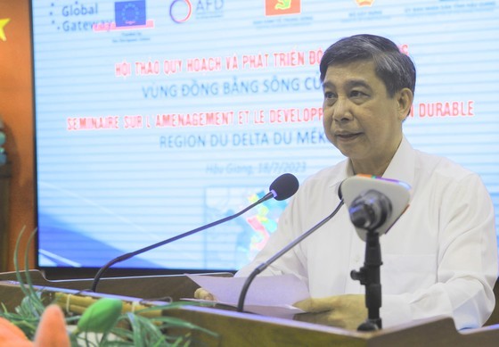 Chairman of Hau Giang Provincial People's Committee Dong Van Thanh Chairman of Hau Giang Provincial People's Committee Dong Van Thanh