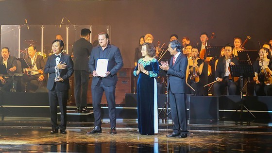 Da Nang Film Festival Awards Ceremony - an international film festival is held for the first time Da Nang Film Festival Awards Ceremony - an international film festival is held for the first time