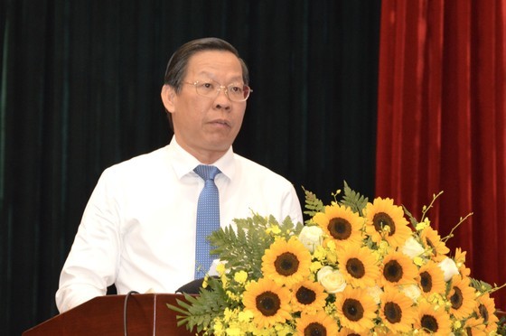 Chairman of the Ho Chi Minh City People's Committee Phan Van Mai speaks at the meeting Chairman of the Ho Chi Minh City People's Committee Phan Van Mai speaks at the meeting