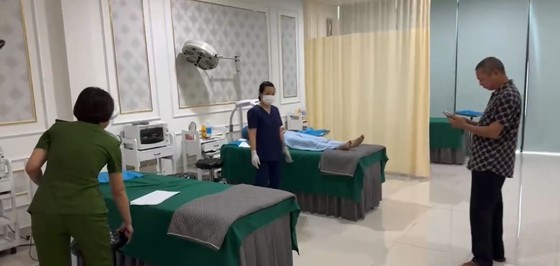 Patients are invited to give star ratings for cosmetic hospital quality (Illustrative photo)