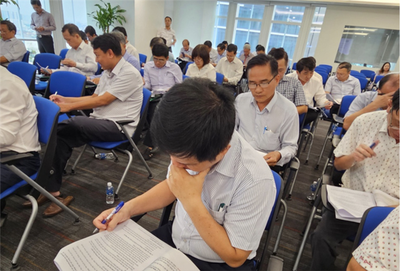 Hospital directors are attending the course. Hospital directors are attending the course.