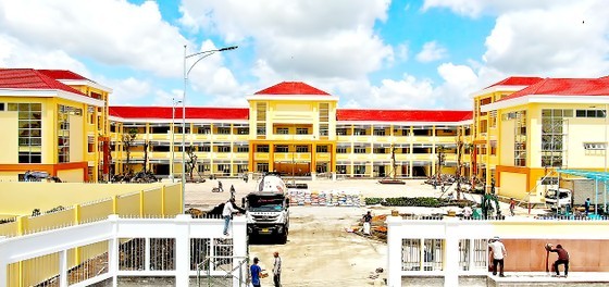 Rach Gia Primary School in Ho Chi Minh City’s Binh Chanh District was newly built on an area of more than 11,000 square meters in the finishing stage to be ready to be put into service for the new school year. Rach Gia Primary School in Ho Chi Minh City’s Binh Chanh District was newly built on an area of more than 11,000 square meters in the finishing stage to be ready to be put into service for the new school year.