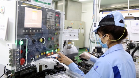 A worker of Japanese INOAC Company is working . A worker of Japanese INOAC Company is working .