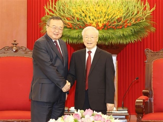 Party General Secretary Nguyen Phu Trong (R) and head of the CPC Central Committee&apos;s International Liaison Commission (Photo: VNA)