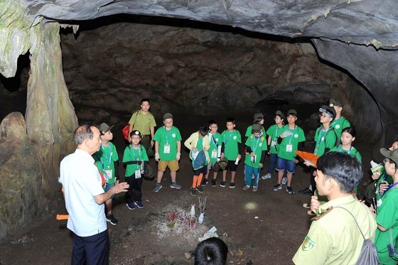 Students enjoyed the trip to explore prehistoric caves in the national park. Students enjoyed the trip to explore prehistoric caves in the national park.