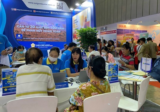 Many travel lovers find tours' information at the fair. Many travel lovers find tours' information at the fair.