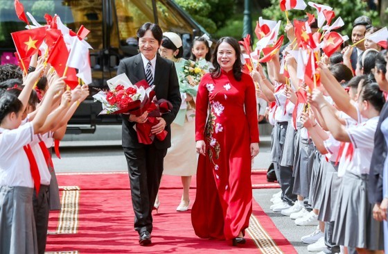 Vice President Vo Thi Anh Xuan and Crown Prince Akishino in the Presidential Palace before the talks (Photo: SGGP) Vice President Vo Thi Anh Xuan and Crown Prince Akishino in the Presidential Palace before the talks (Photo: SGGP)
