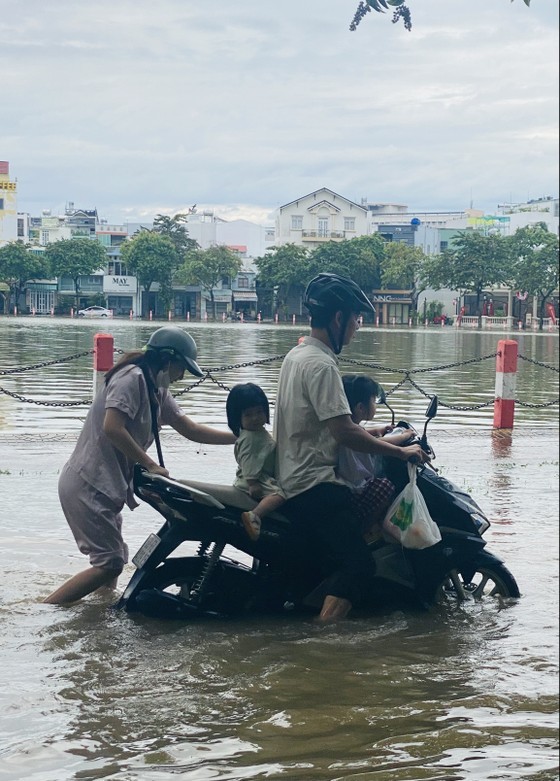A couple and their children in floodwater A couple and their children in floodwater