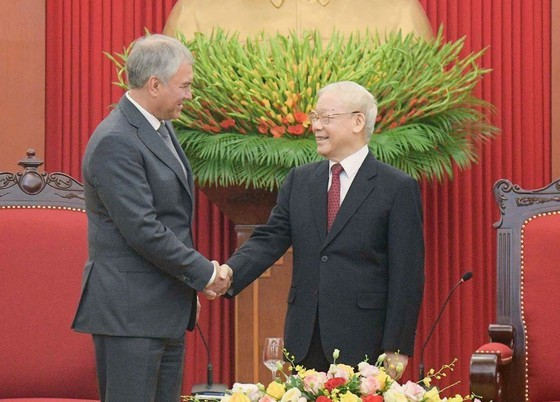 General Secretary of the Communist Party of Vietnam (CPV) Central Committee Nguyen Phu Trong (R) and Chairman of the State Duma of the Federal Assembly of the Russian Federation Vyacheslav Victorovich Volodin. (Photo: SGGP)